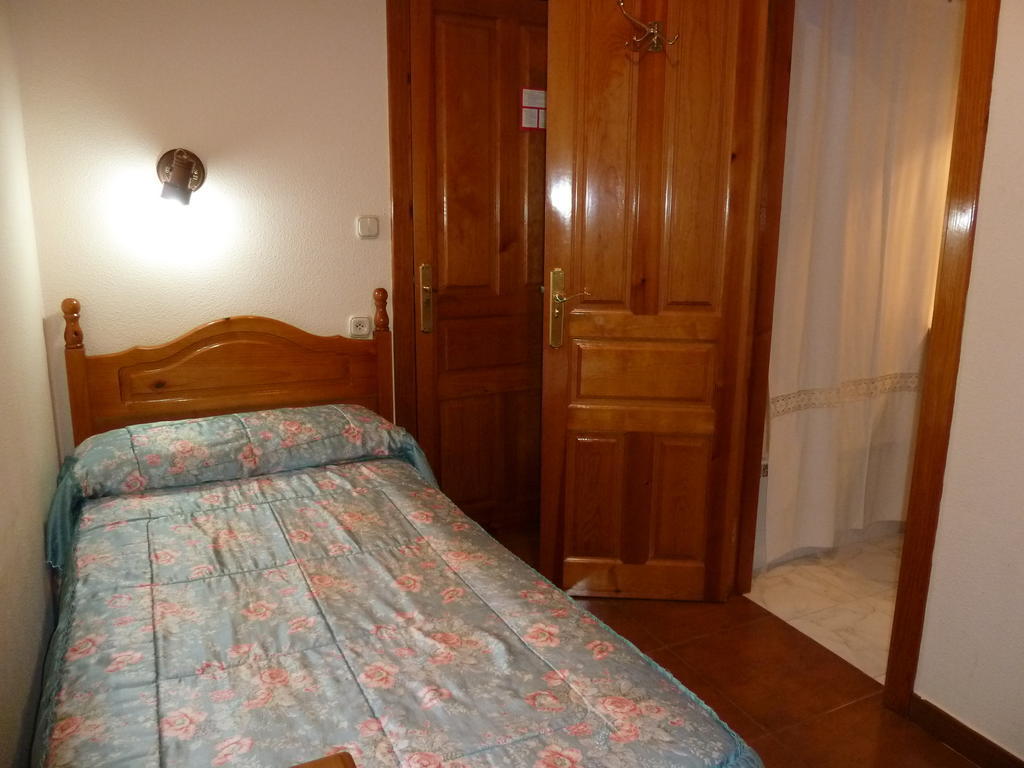 Apartahotel Faure Sallent De Gallego Room photo